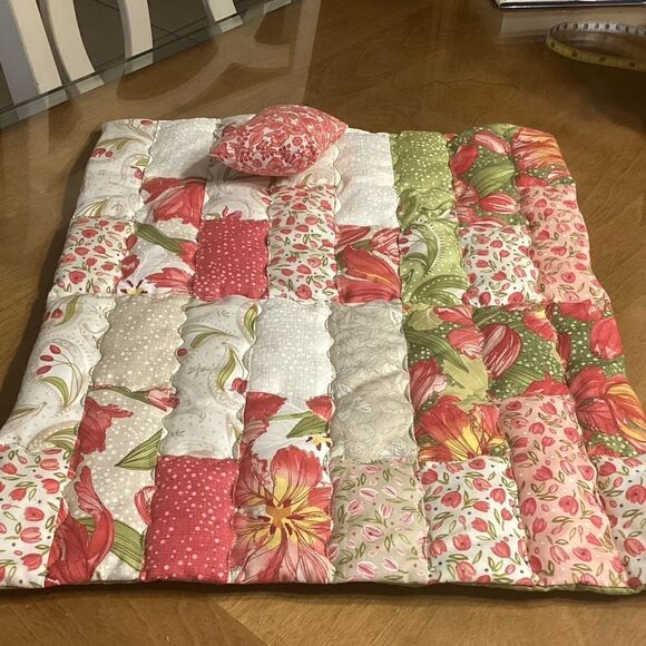 NWOT. Hand Crafted Quilted Reversible Quilt & Pillow Set - Picture 2 of 7